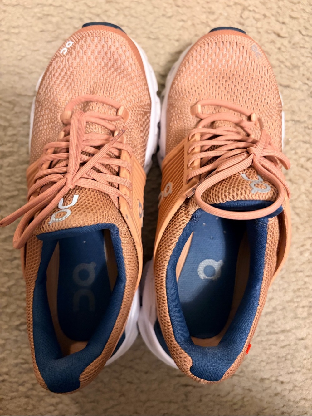 On Cloud Running Shoes OG Blush with Navy Lining - Picture 4 of 6